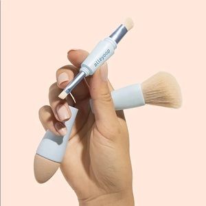 multi-tasker
4-in-1 makeup brush